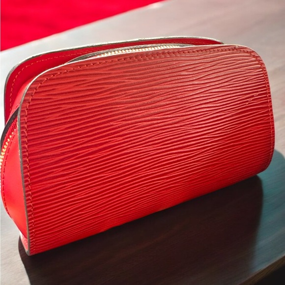 LOUIS VUITTON Epi Pochette Cosmetic PM
Pouch Red M41114 LV Auth SP0998 - Picture 8 of 10